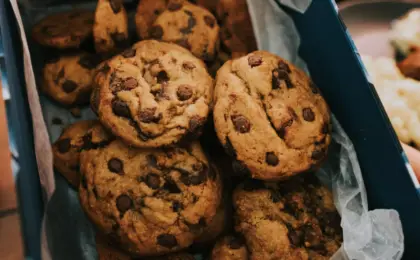 Biscuits bruns sur emballage en plastique blanc photo – Image gratuite unsplash